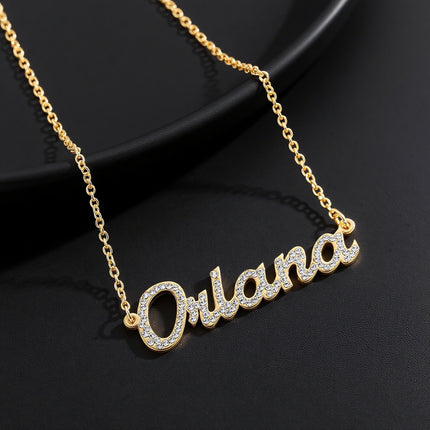 Pasgemaakte Diamantbesaaide Naamhalssnoer En Gepersonaliseerde Letterhangertjie