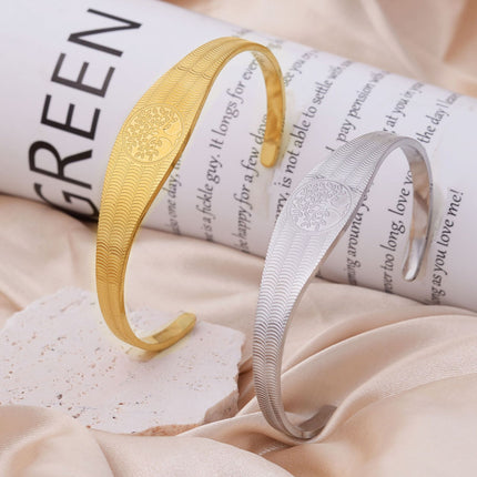 Chinese-styl Patroon Hol Titaanstaal Armband Vir 'n Sierlike Voorkoms