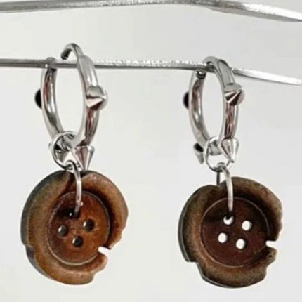 Oorring met gebrande gleufknoop en verweerde voorkoms (Wasteland-styl)