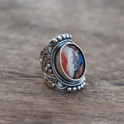 Vroue Retro Eenvoudige En Oordrewe Ring