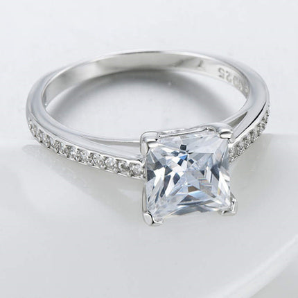 Klassieke Luukse Versilwerde Platinumring Met Diamant