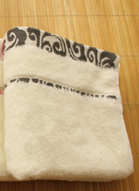 Hoëgehalte suiwer katoen kreukelvrye jacquard Xiangyun verdikkende gesigshanddoek