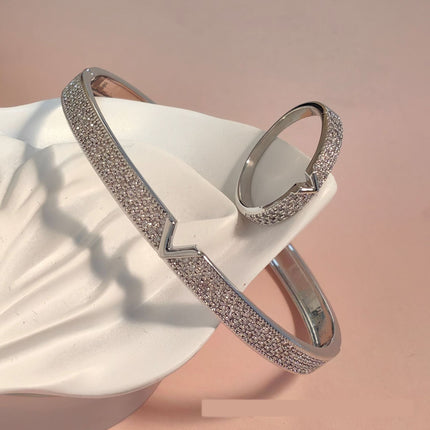 V-vormige 18K Egte Goud Geëlektrifiseerde Armbandringstel