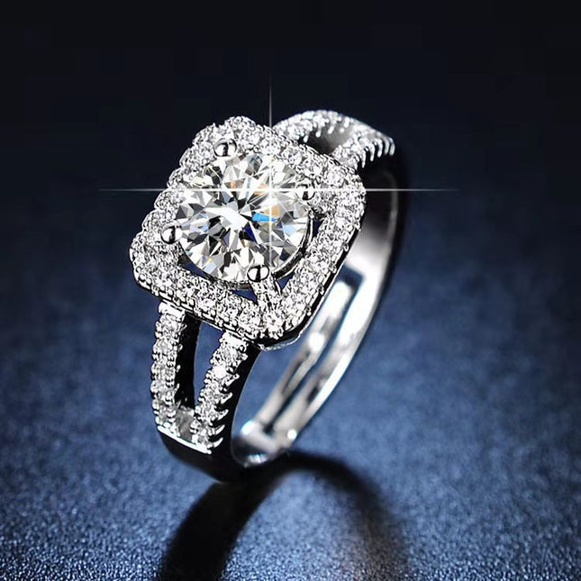Ring Met Topaas En Kleurvolle Diamante In 'n Pavé-Setting