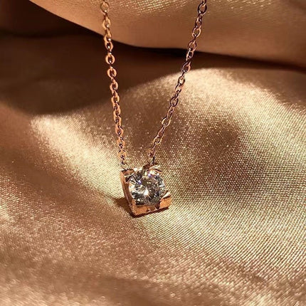 Eenvoudige Vierklou Enkel Diamant Hanger Vroulike Temperament Titaanstaal Halssnoer