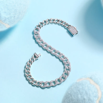 Hierdie luukse en modieuse ligte luukse juweliersware silwer armband is gemaak van S925 silwer geëlektroplateer met platinum en is toegerus met topgehalte moissanite.