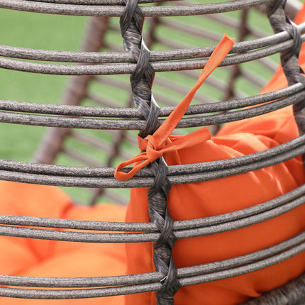 Patio Rattan Eierstoel m/ Sagte Kussing, Traandruppel-Knusselsitplek, Buite-/Binne-Patio Stoel, PE Plastiek Rattan Meubels met Verstelbare Hoogte Voetkussings, Oranje