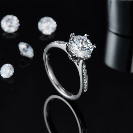 'n 2-karaat Luukse en Modieuse Ligluukse Juweliersware Silwer Ring Versier Met Topgehalte Moissanite, S925 Silwer Geplateer Met Platinum