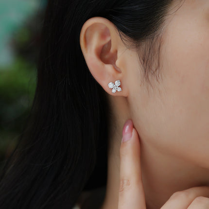 Top-quality Moissanite Luxury And Fashionable Light Luxury Jewelry Silver Stud Earrings S925 Silver Plated Platinum