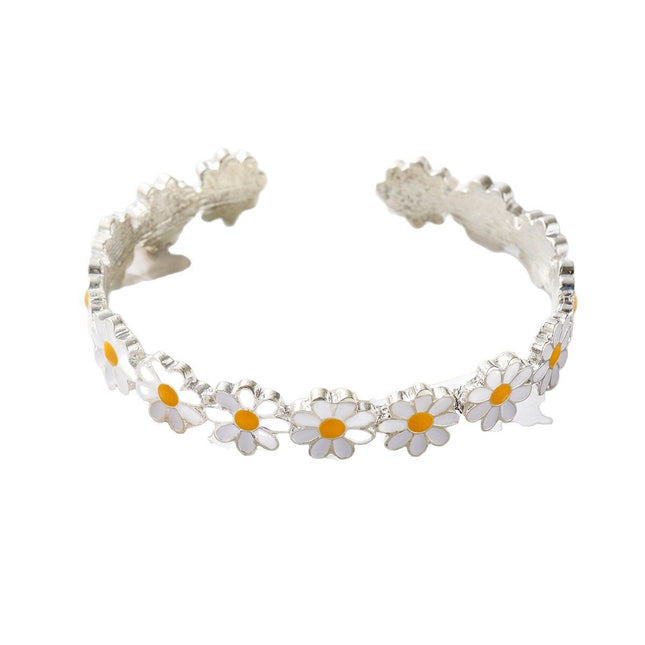 Kreatiewe Armband Met ’n Wit Blommetjie-Drup-olie-Ontwerp