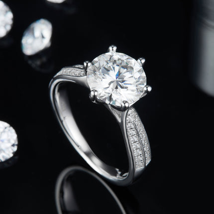 'n 3-karaat Luukse en Modieuse Ligluukse Juweel Silwer Ring Versier met Topgehalte Moissanite, S925 Silwer Geplateer met Platinum