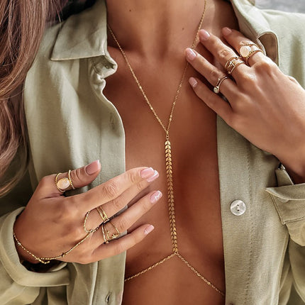 Lente- en Herfs-langmou-trui saam met 'n lyfketting