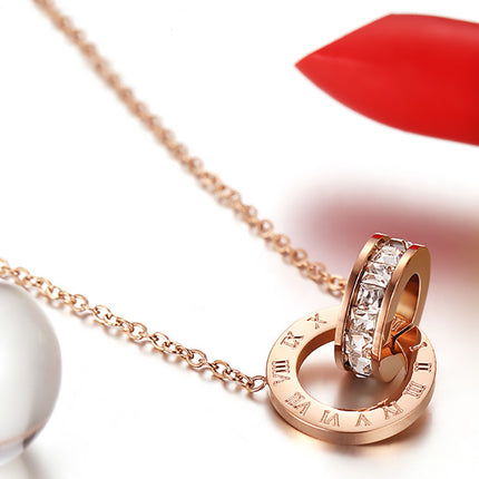 Modieuse Vlekvrye Staal Dubbelring Diamantbesaaide Halssnoer Vir Vroue